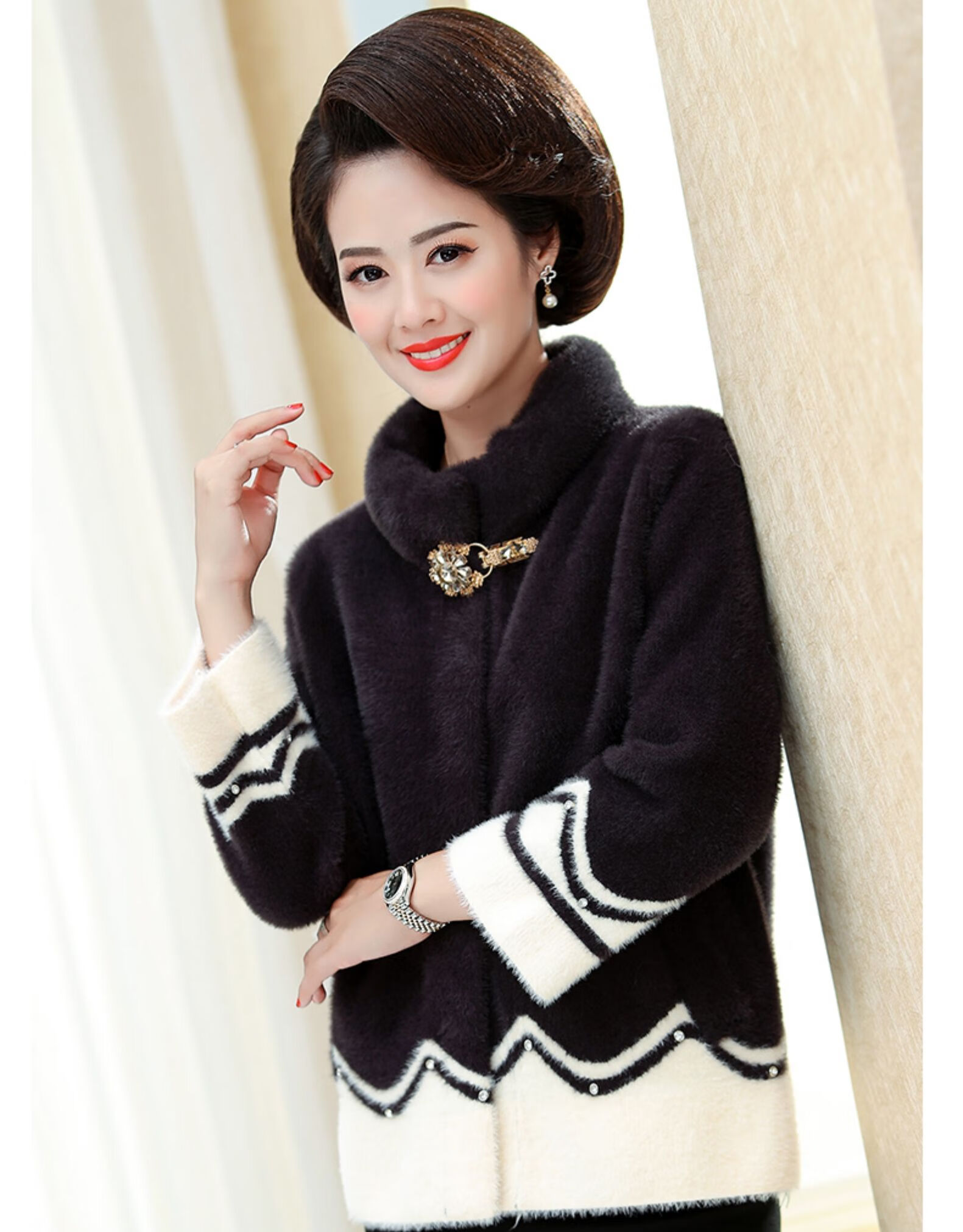 水豹绒外套女妈妈装短2020新款妈妈春秋中年中老年女士秋冬装短款秋装