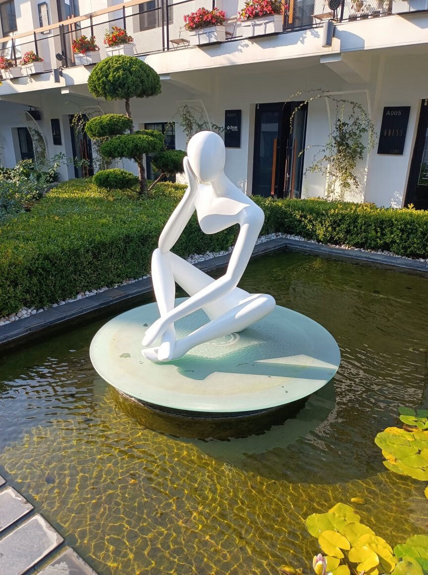 现代简约抽象镂空人物雕塑摆件样板房售楼部处园林景观禅意模型 c款