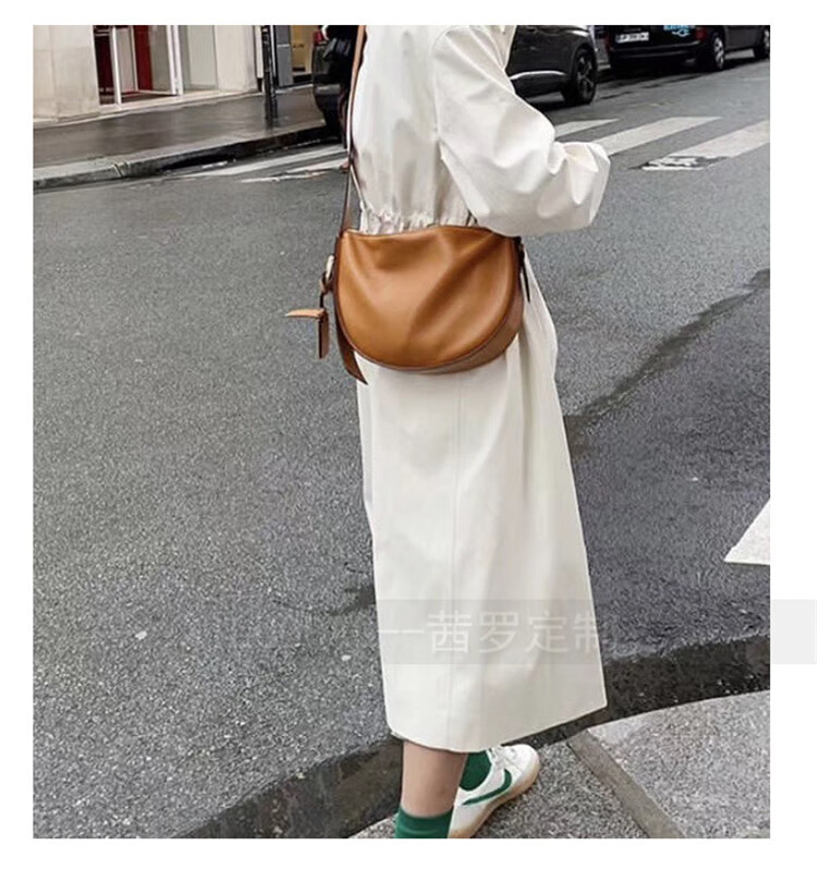 女神降临林周京同款女神降临文佳煐林周京半月形单肩包女2022新款时尚