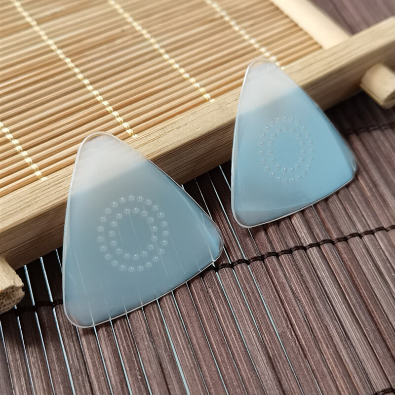 中阮拨片专业尼龙柳琴拨片弹片大阮小阮三角斜边防滑颗粒耐磨拨子斜边