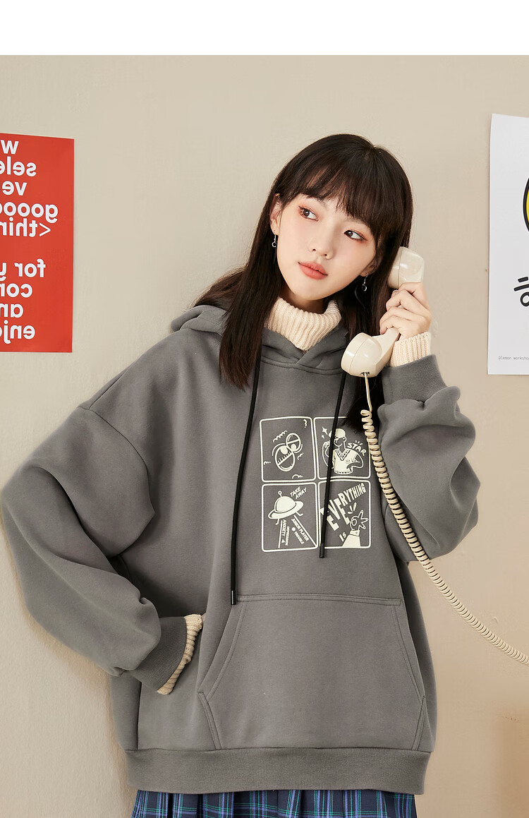 三福卫衣2021冬季女卡通印花连帽宽松毛织上衣女装44853014杏色16084a