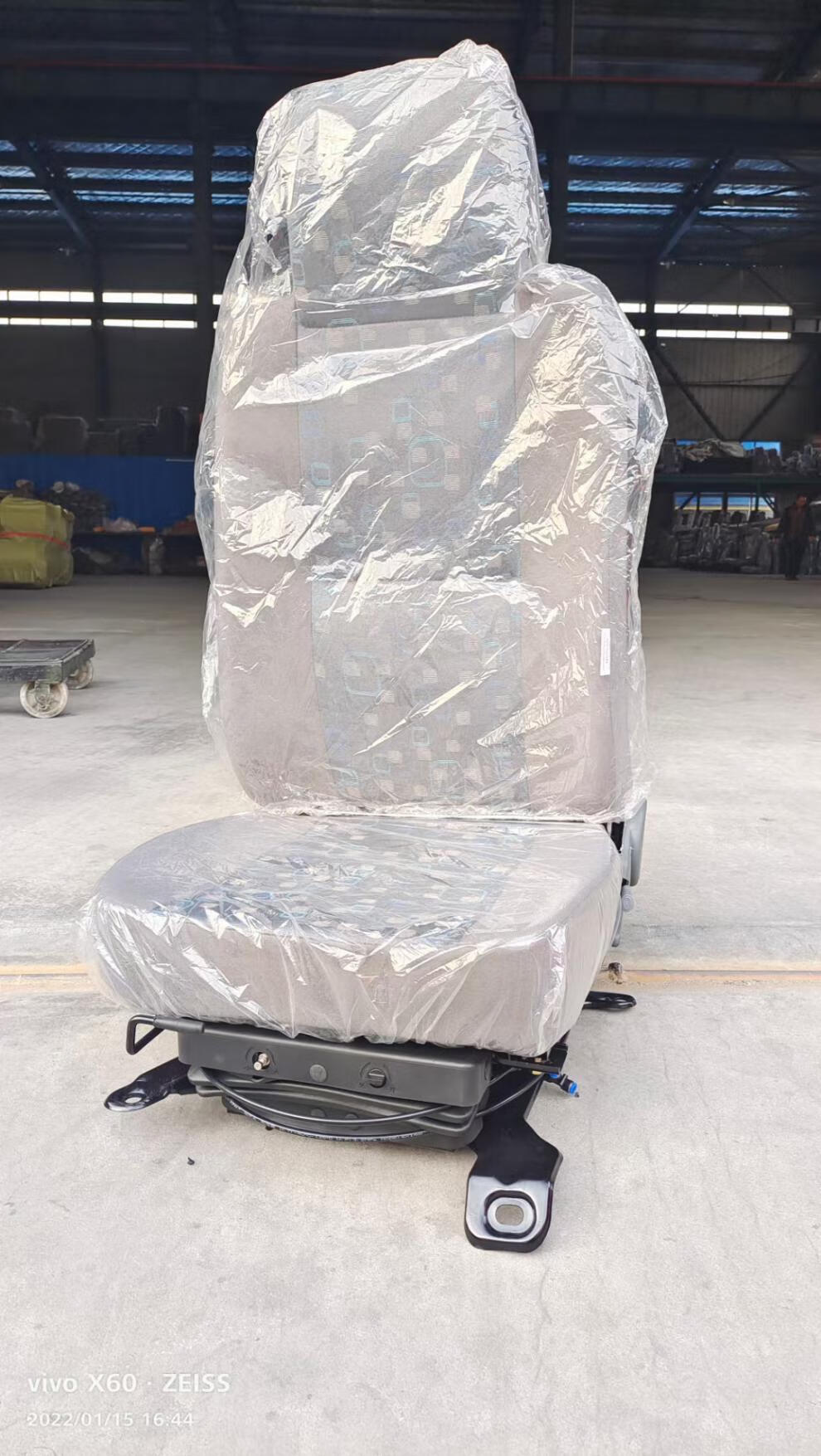 适用于大运征途唐骏欧马可三环创客重汽豪沃轻卡改装气囊座椅总成