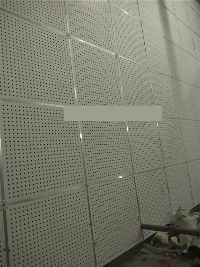 穿孔吸音复合板隔音板设备房机房吸音材料穿孔石膏板多孔硅酸钙板 铝