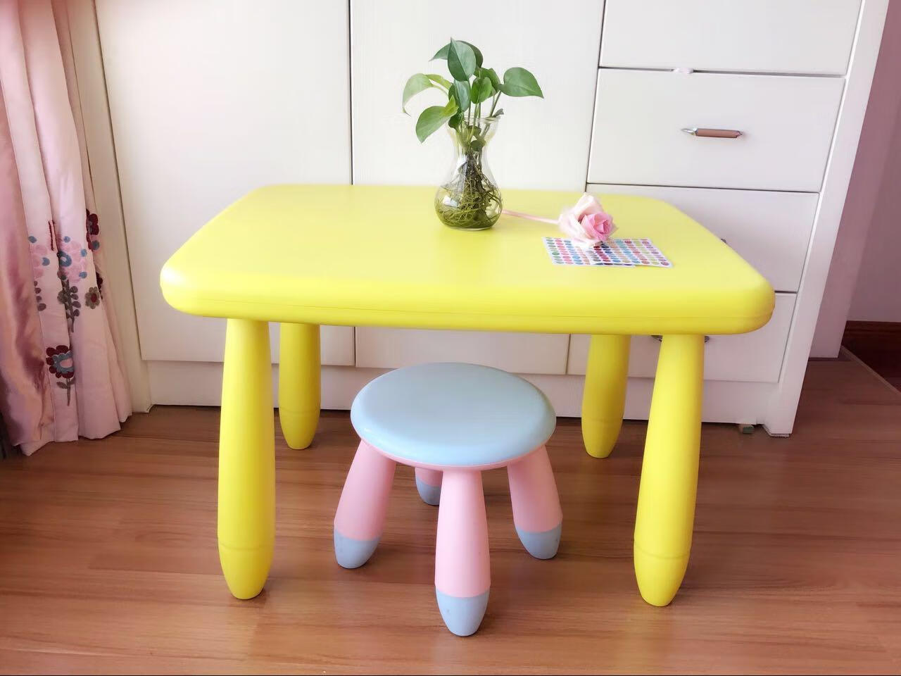 幼儿园儿童吃饭桌子多功能吃饭玩具桌桌椅幼儿园防滑餐桌圆桌靠背凳