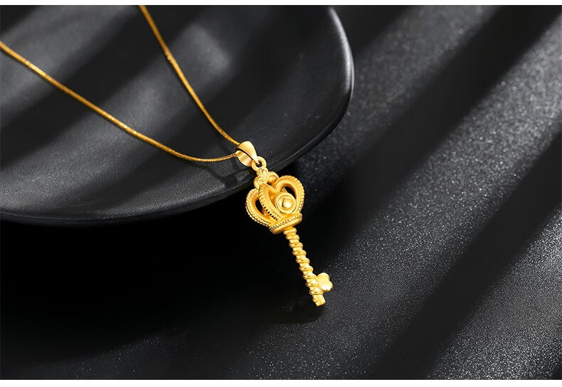 老凤凰999足金皇冠钥匙黄金吊坠女3d硬金锁匙锁骨链项链挂坠送女友