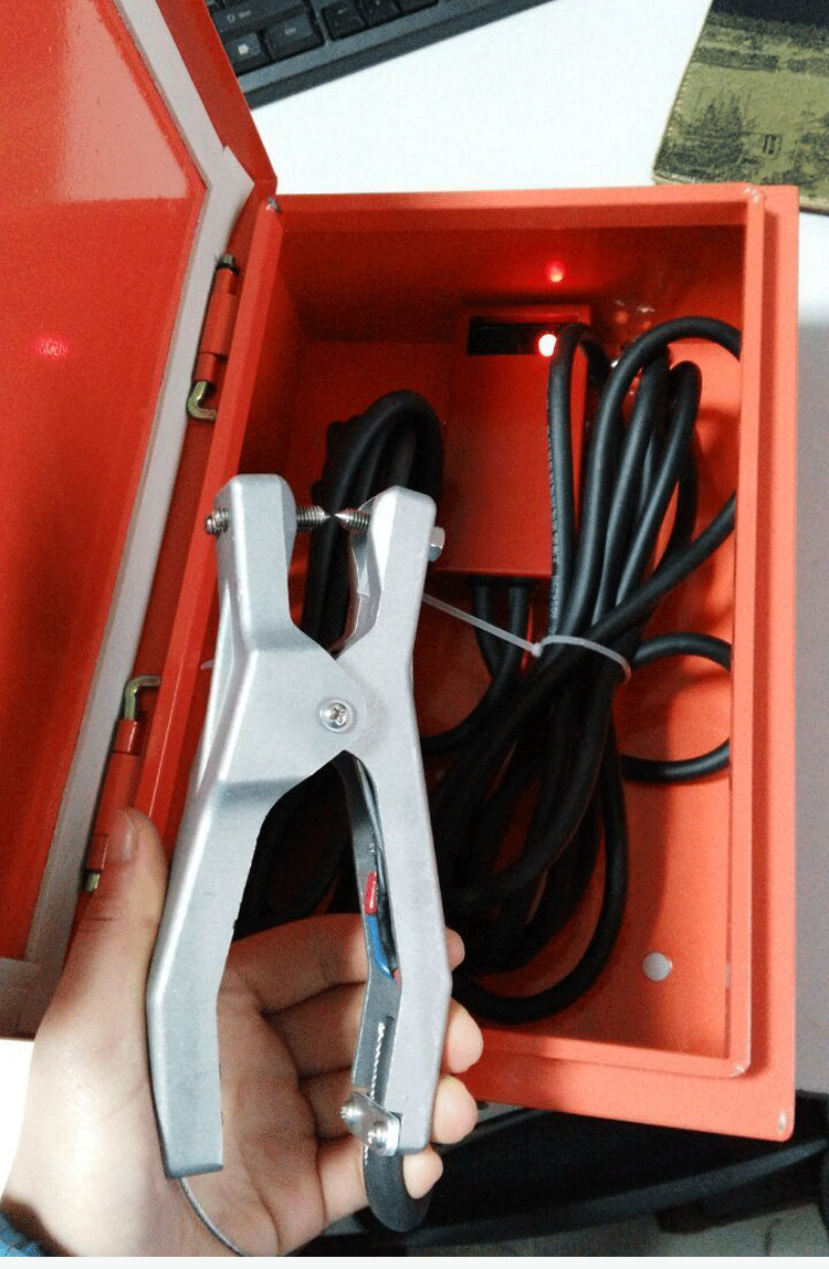 化工厂加油站静电夹子接地报警器消除静电释放装置防爆油库 固定式干