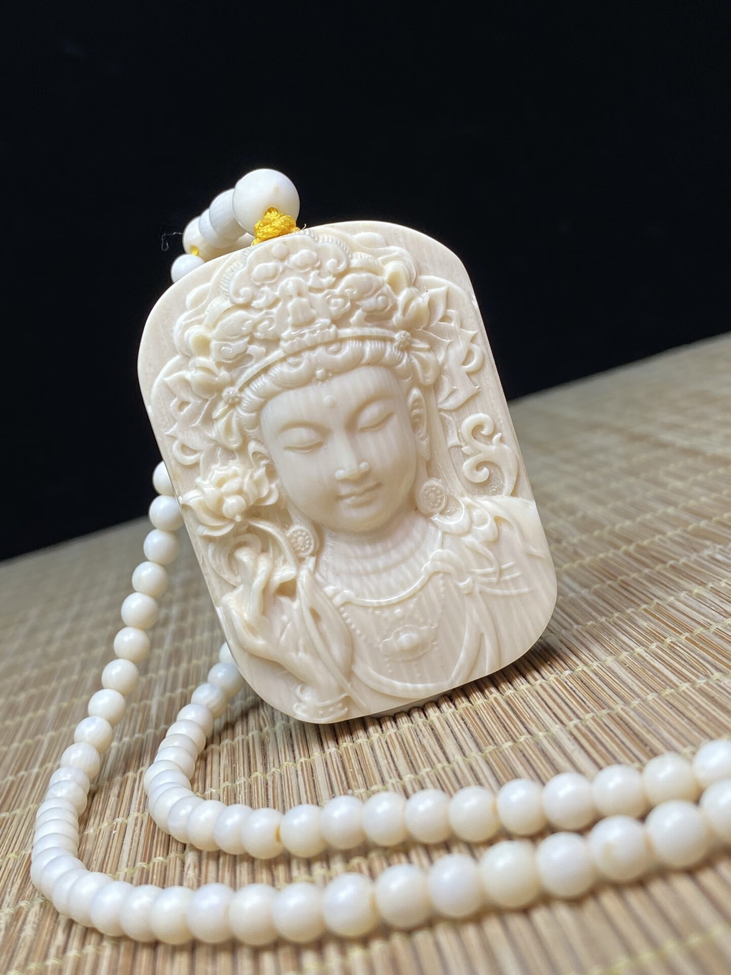 猛犸象牙雕持莲观音挂件项链手把件平安链挂坠冰料手工雕刻观音牌 持