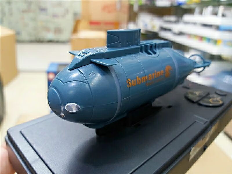 儿童玩具船潜艇迷你遥控船六通水下鱼缸潜水艇玩具模型男孩礼物六通核