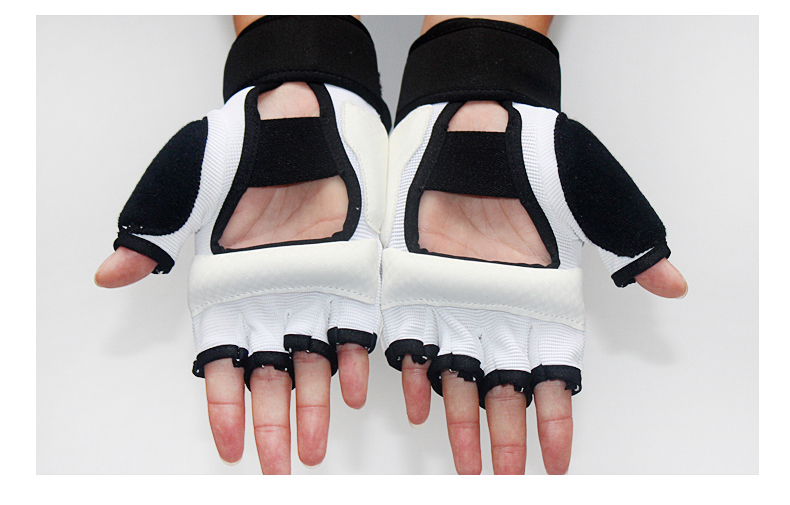 极真会手套 空手道拳套 儿童空手道护具 露指分指手套跆拳道护手 l