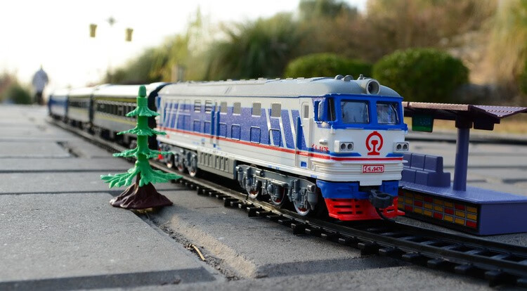 【京闪配送】1435火车模型奋发仿真电动轨道高铁东风模型儿童绿皮火车