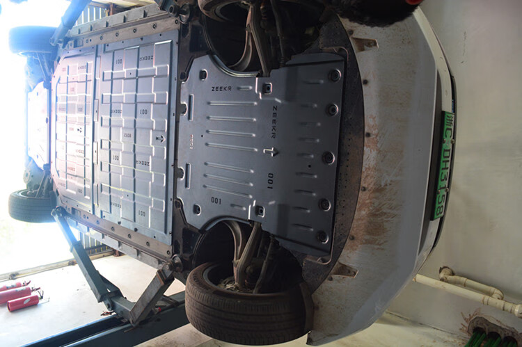 zeekr极氪001电池护板底盘发电机下护板车底盘装甲线路护板改装件