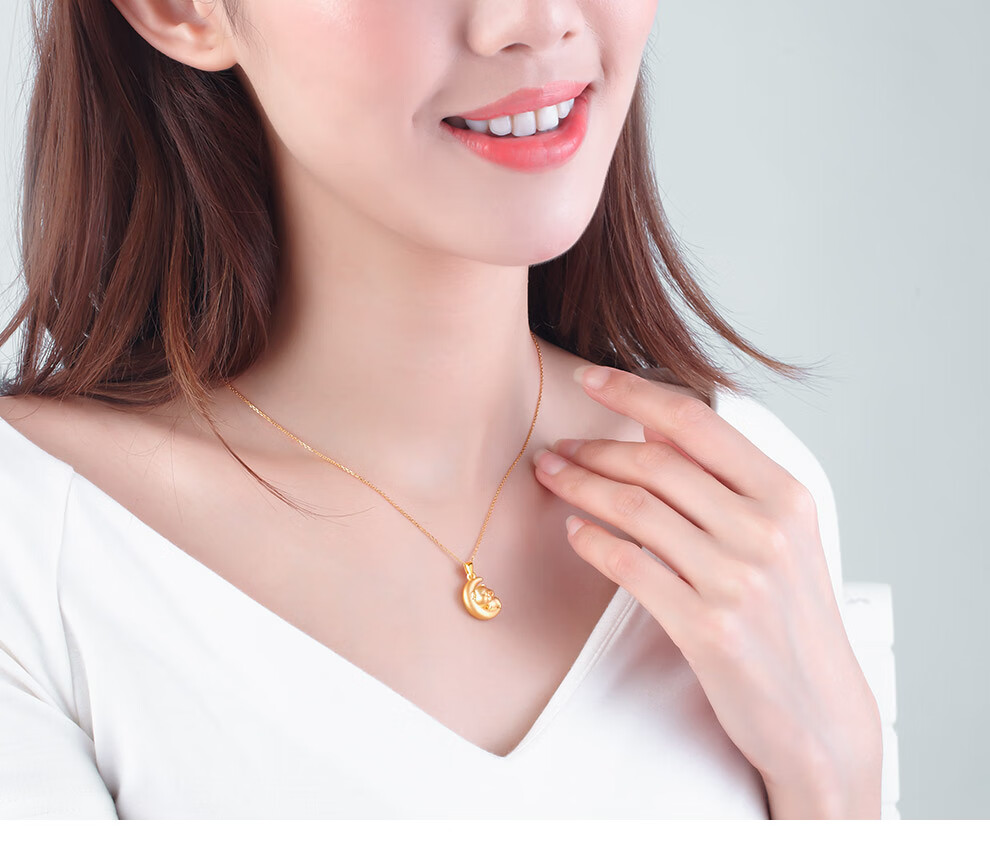 周百福黄金吊坠生肖黄金猪本命年小金猪项链女款足金3d硬金猪转运珠
