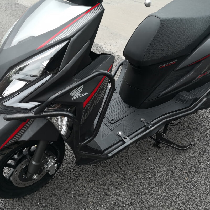 新大洲本田裂行125踏板摩托车护杠适用于裂行改装保险杠保125配件尾箱