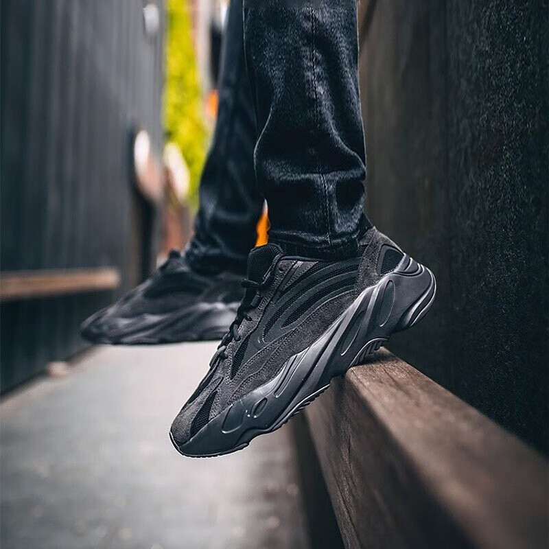 v2椰子700晶洞宝藏火山黑魂大地棕复古老爹鞋跑步鞋男鞋 fv4440黑武士