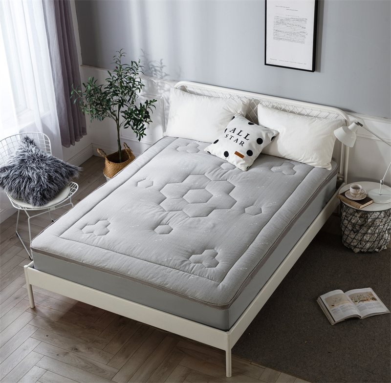 小绵羊(sheep) 石墨烯高弹抗菌护床垫双人1.5米褥子加厚1.