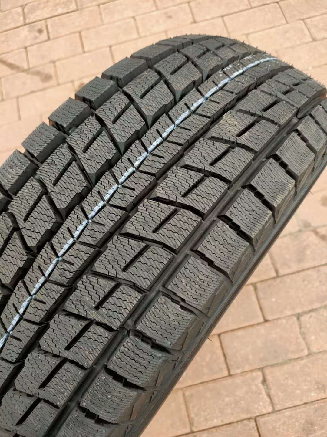 235 60 17邓禄普冬季冰雪防滑轮胎235/60r17雪地轮胎 21年生产 235/60