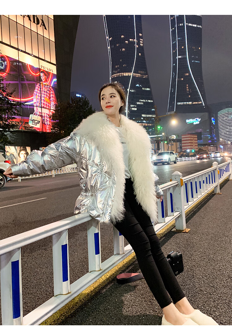 服女新品潮牌羽绒服女免洗亮面时尚大毛领滩羊毛白鸭绒显瘦银色潮反季