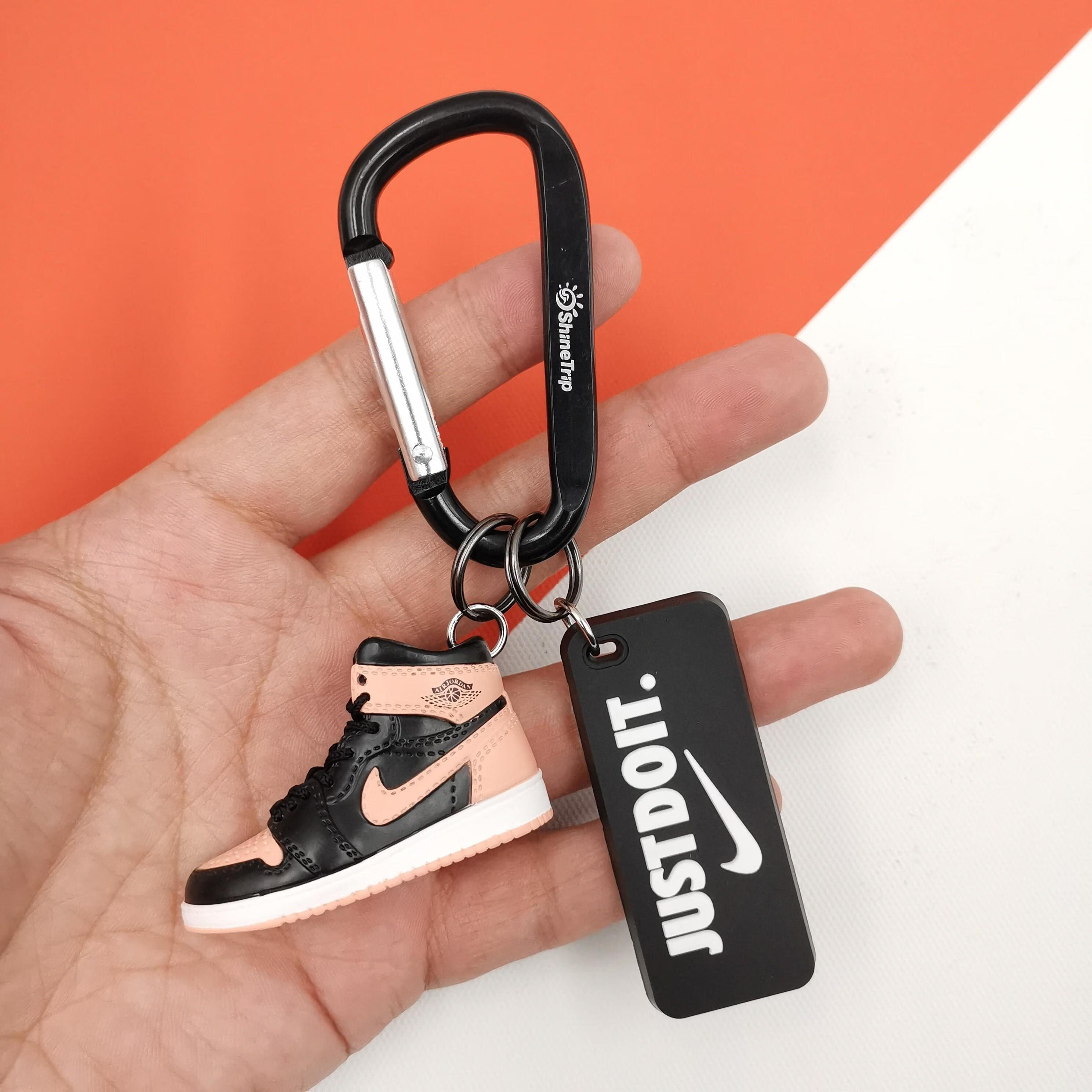 bacΗnike生日礼物迷你aj钥匙扣立体篮球鞋模型汽车书包挂件 米白色 1