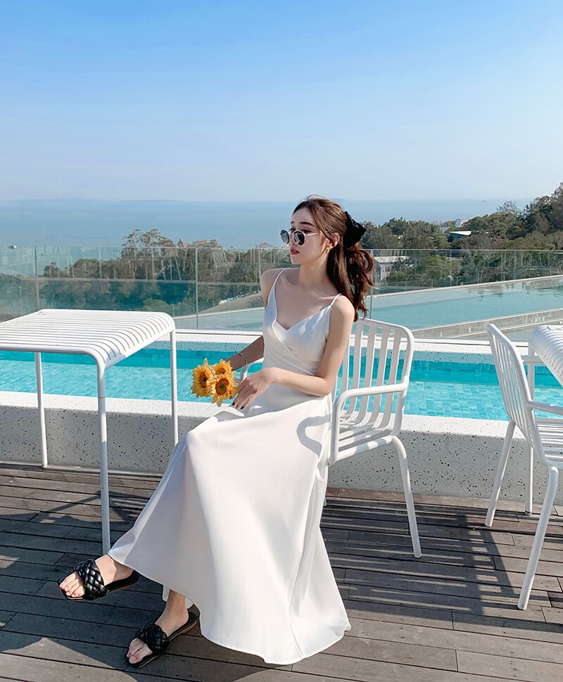 moshe三亚旅游沙滩裙女夏新款海边度假穿搭衣服仙女裙性感露背绑带