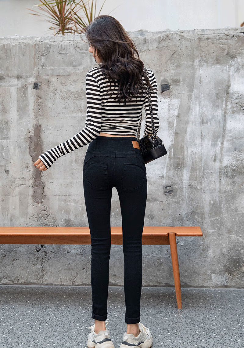 牛仔裤女时尚提臀性感浅蓝色春秋季高腰新款薄款紧身蜜桃臀铅笔裤