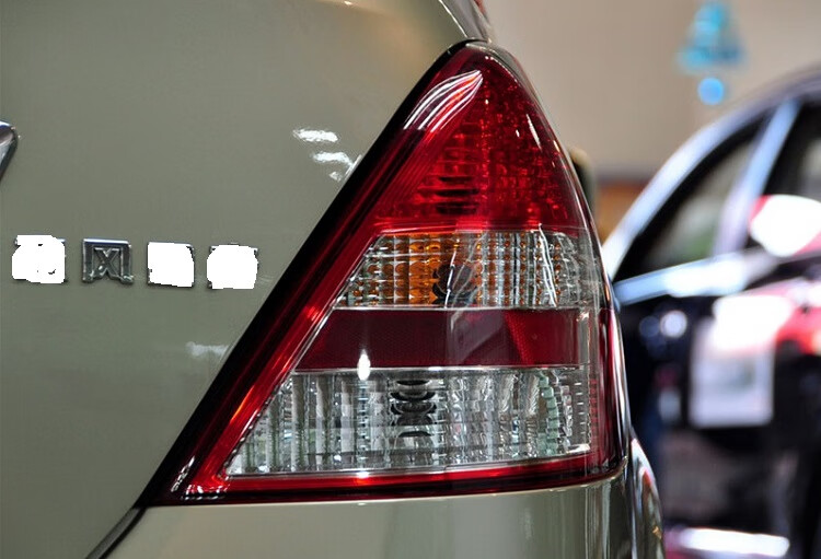 适用08091011年款日产颐达后尾灯半总成倒车灯罩刹车灯壳三厢配套厂