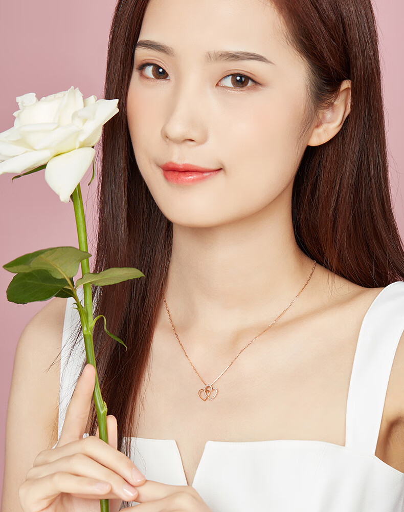 六福珠宝网络专款18k金心紧系心形钻石吊坠女款链坠不含项链定价n125