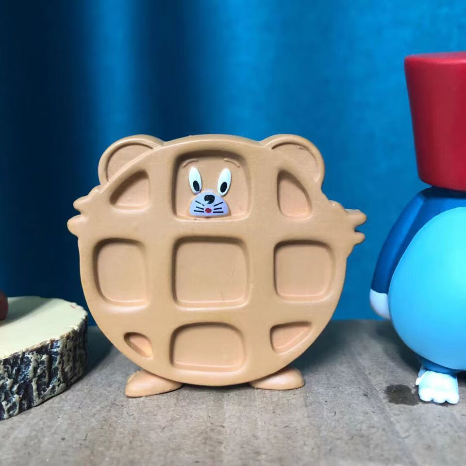 不舍天真 一套全套超便宜猫和老鼠蜡笔小新网红娃娃水壶猫 鼠饼 鼠条