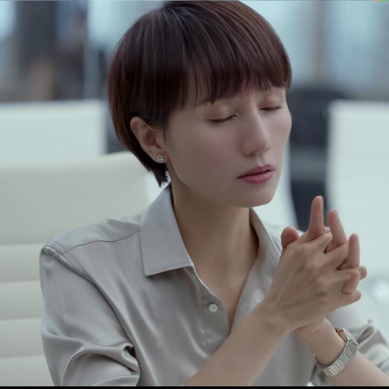 玫瑰之战同款服装 玫瑰之战袁泉顾念同款衣服2022年秋感雪纺缎面长袖