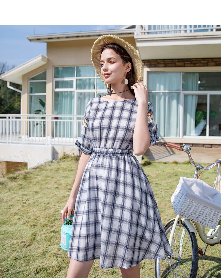 阿依莲连衣裙女2020夏季新款格子绣花收腰文艺复古森女风短袖圆领中裙