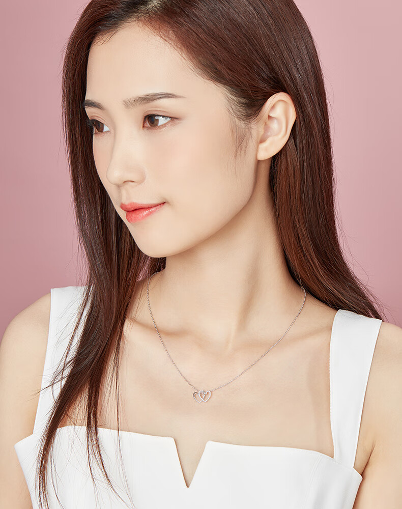 六福珠宝网络专款18k金心相扣心形钻石吊坠女款链坠不含项链定价n126