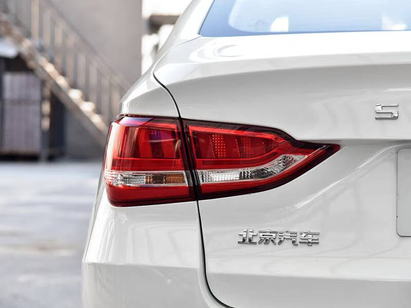 适用18 19款北汽绅宝d50后尾灯总成eu5后车灯后雾灯后杠灯反光灯 副