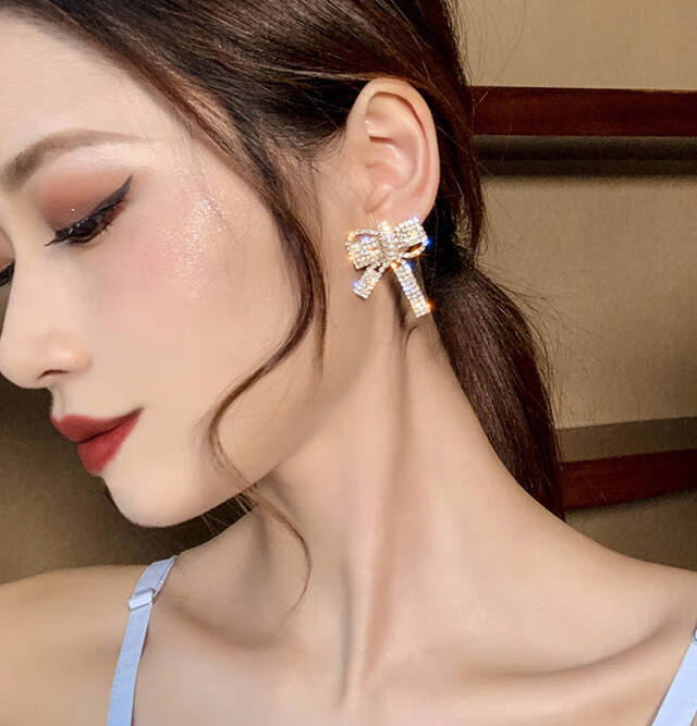 韩国夸张时尚大气爆闪满钻耳钉优雅女人气质个性会动的耳环耳饰品 爆