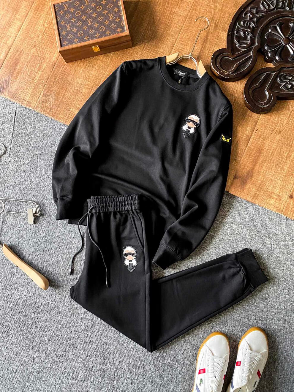 芬迪fendi22秋冬新款老佛爷logo运动休闲套装 套头长袖两件套男 红色