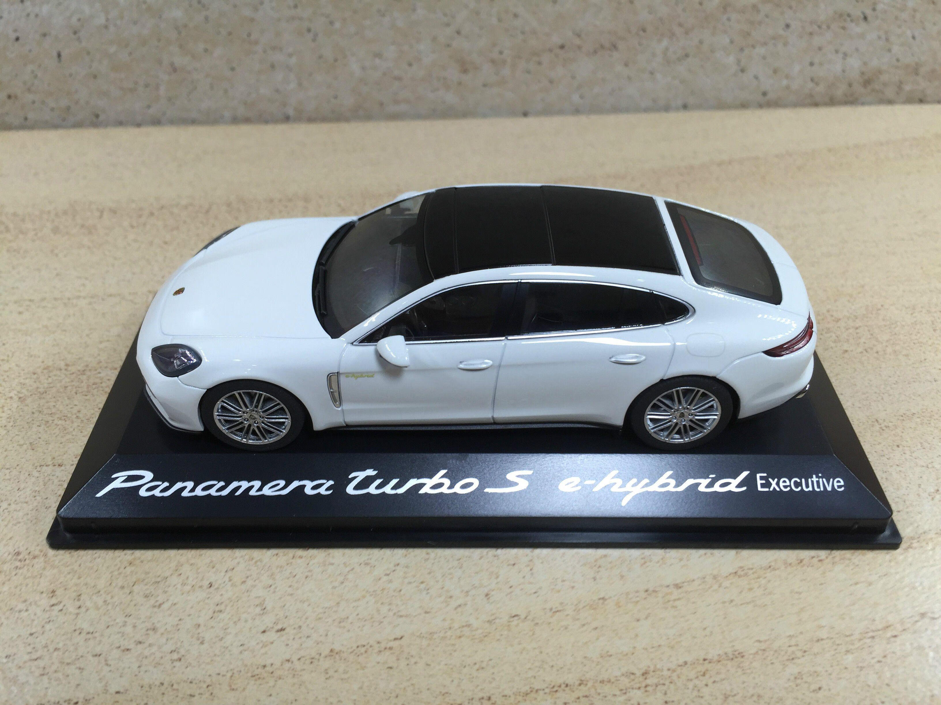 筱婵 保时捷帕拉梅拉车模panamera礼品礼物精品原厂1:43品质定制