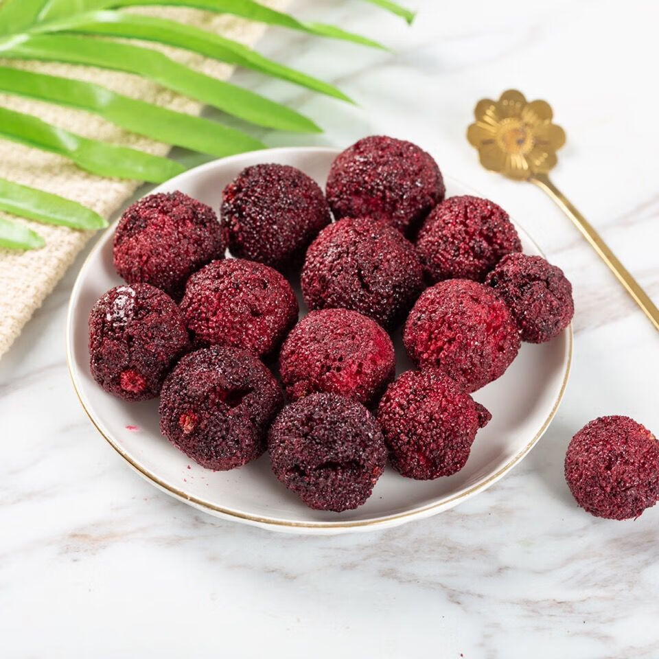 净重100冻干杨梅干大包装新鲜杨梅脆零食网红果干休闲食品100g冻干