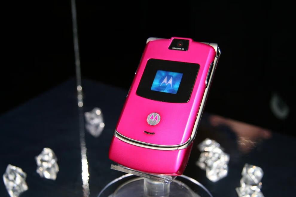 motorola/摩托罗拉 v3ie老款经典怀旧翻盖三网通备用老人按键手机