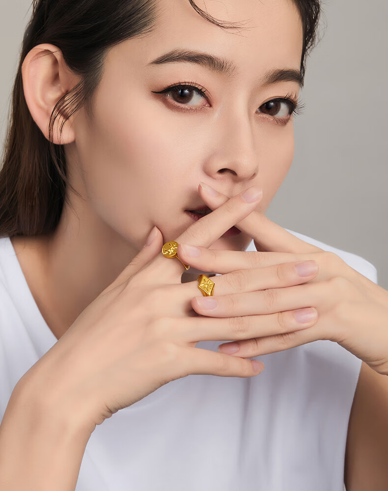 六福珠宝网络专款足金太阳印章硬金工艺黄金戒指闭口戒定价hxa1tbr