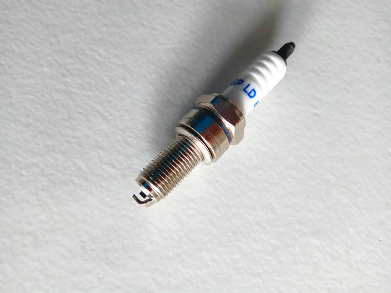 豪爵铃木火花塞钻豹原车火花塞海王星火花塞铃木摩托车火花塞