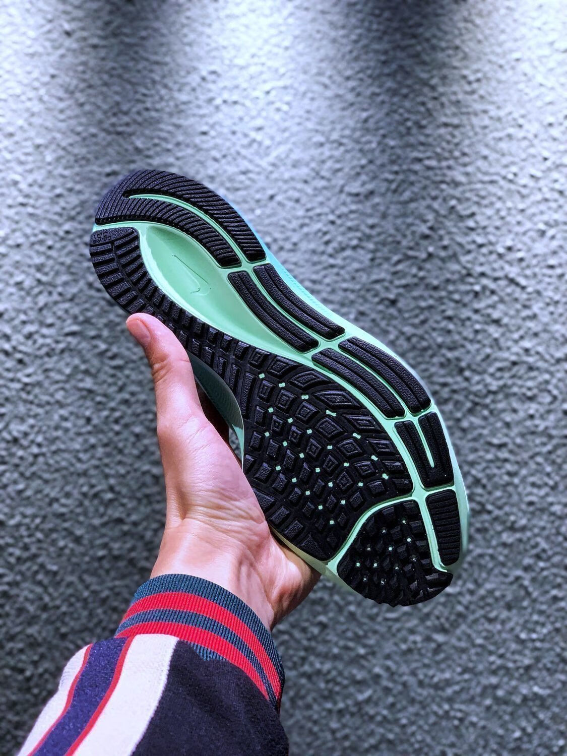 37代紫罗兰针织透气面舒适软底气垫缓震运动跑步鞋 登月37v2_黑武士