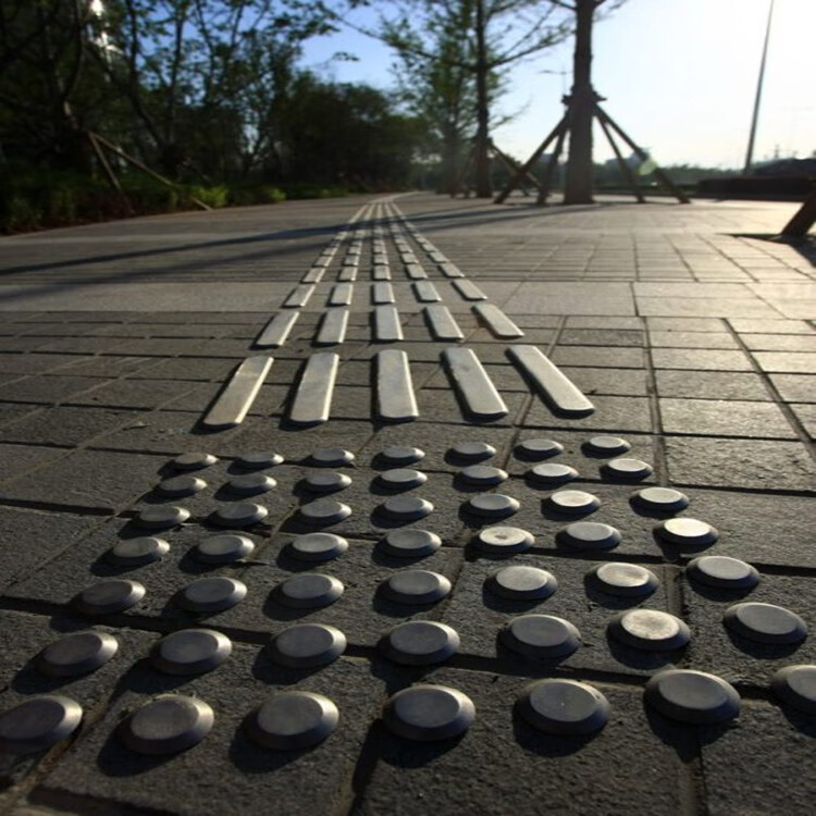 定制304不锈钢盲道钉盲道条 导盲钉条防滑菠萝纹盲人行道螺纹钉广告钉