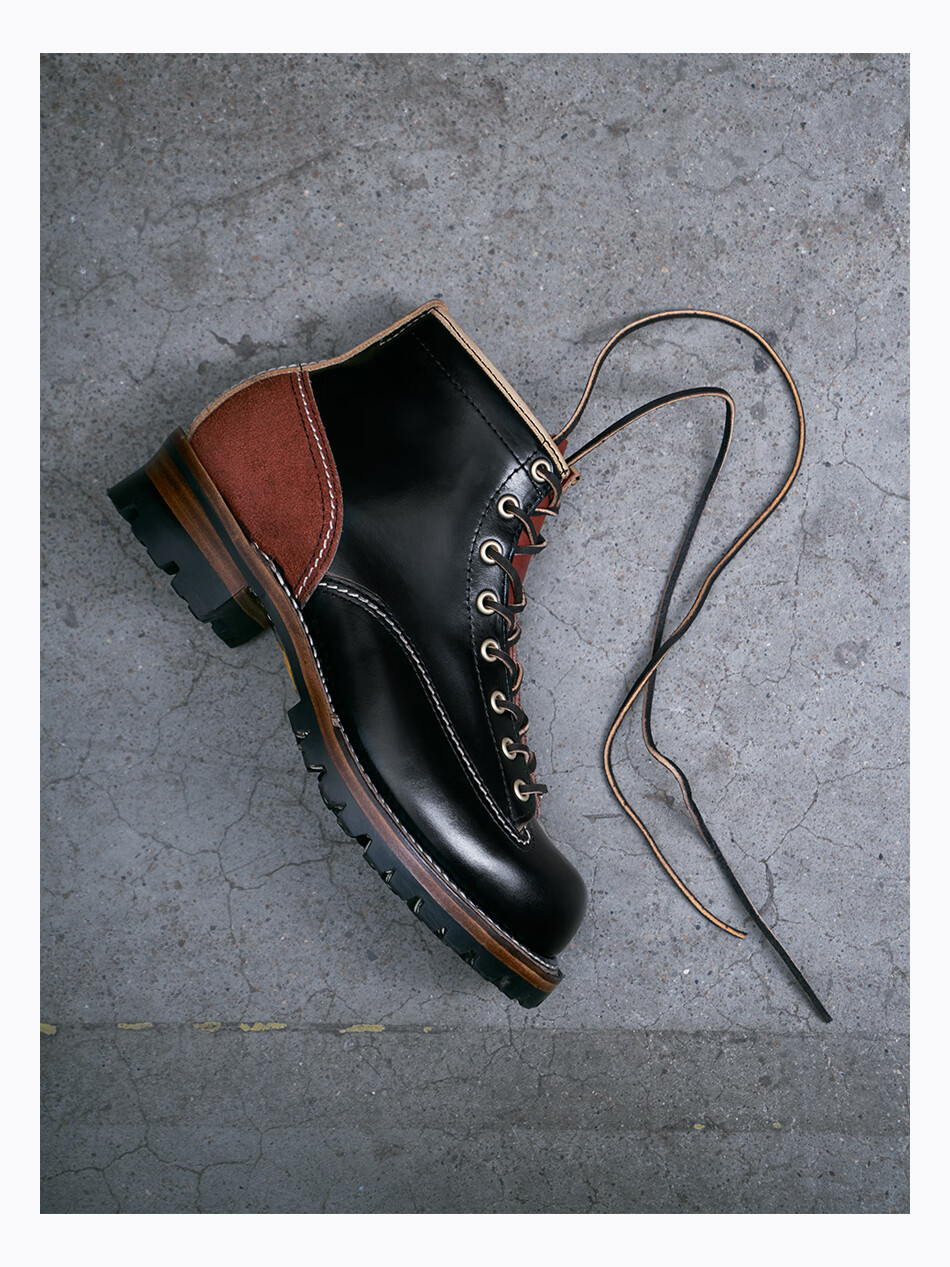 玩累了的孩子手工伐木靴翻毛皮复古登山马丁美式工装靴西部拓荒者拍摄