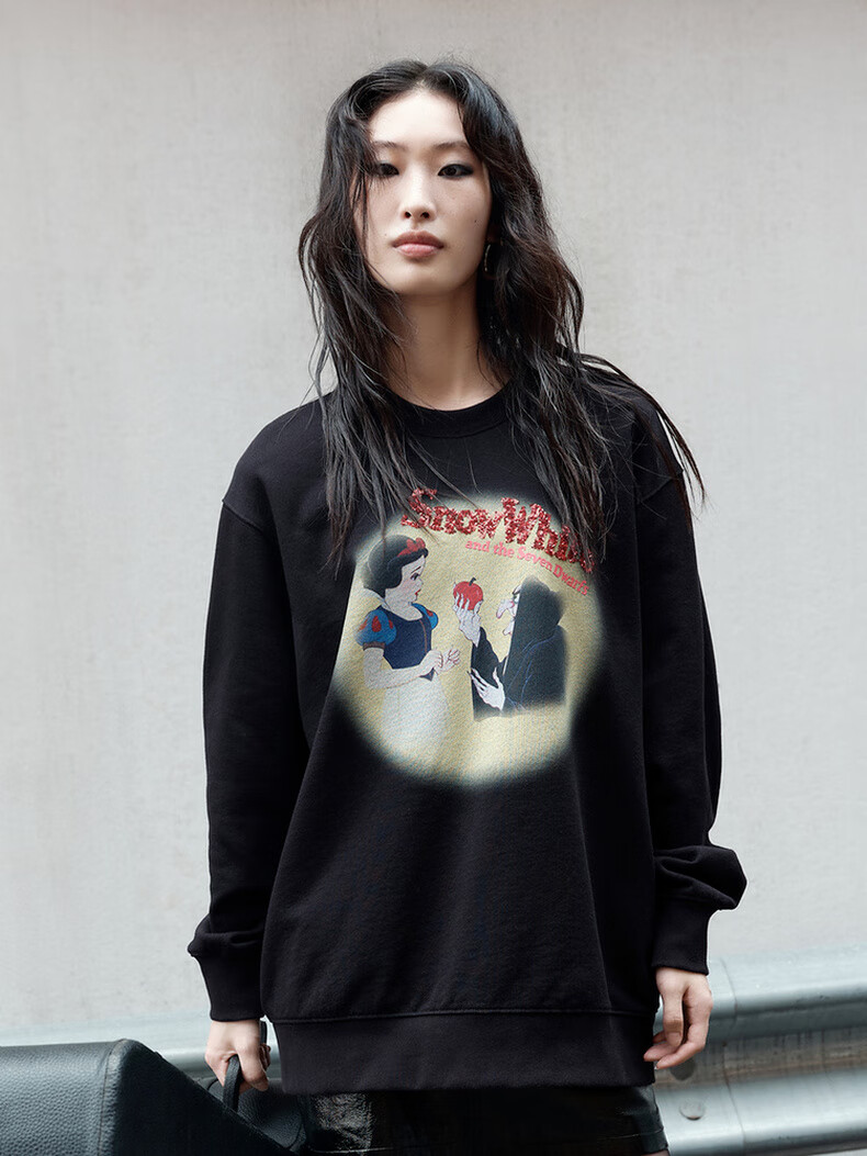 moco2022秋新品白雪公主系列卫衣珠片亮片绣mbb3swst03小众高街 黑色