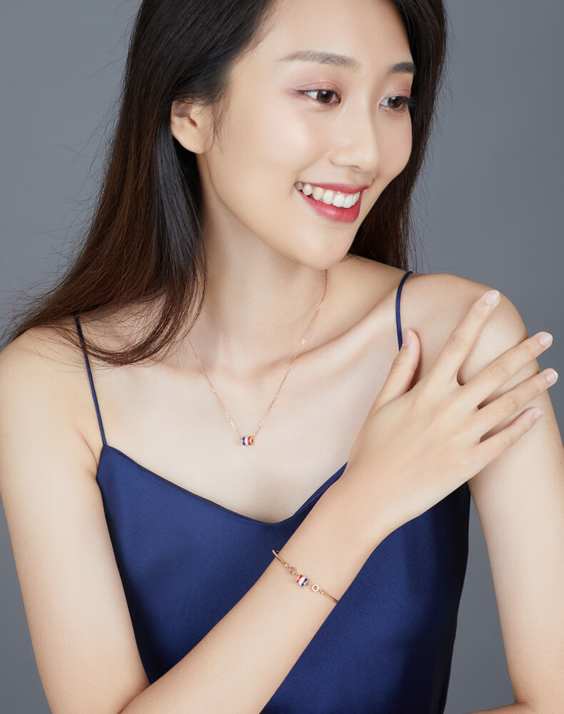 六福珠宝 18k金法式珐琅工艺小蛮腰手镯女款空心手饰含延长链 定价