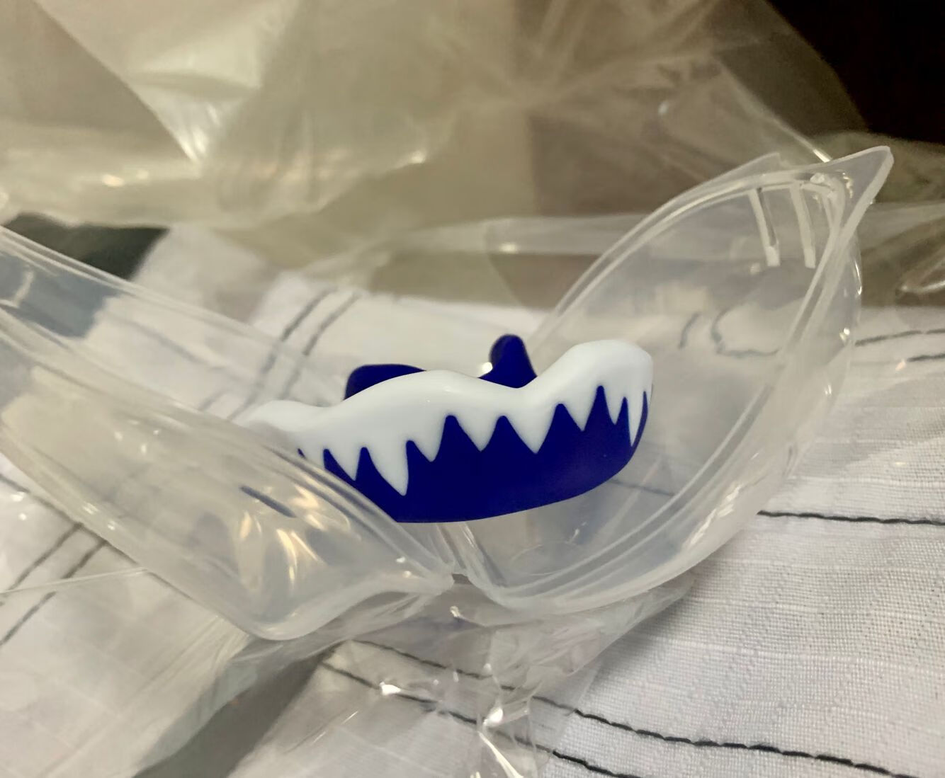 专业柔术摔跤拳击泰拳格斗mma牙套獠牙款牙胶高档优质护齿 红黑獠牙