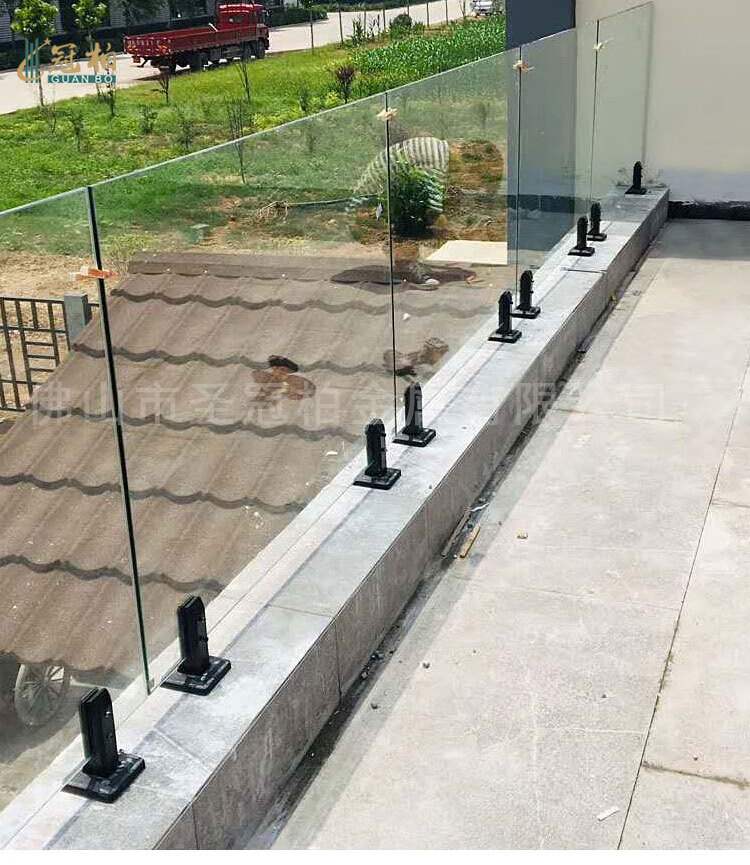 不锈钢泳池楼梯平台阳台扶手护栏杆免打孔玻璃落地固定夹立柱方座