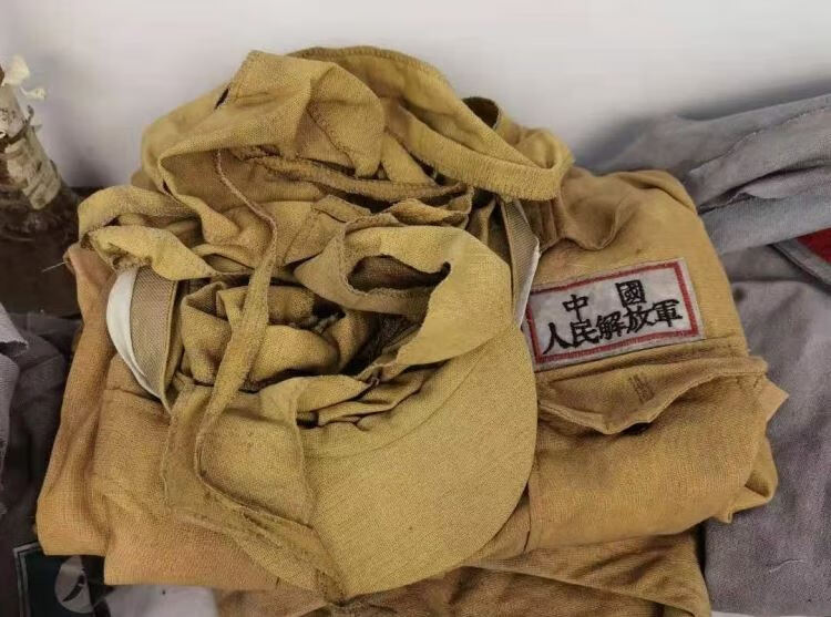 团建出演红色收藏老物件八路军红军新四军军衣装博物馆纪念品装饰道具