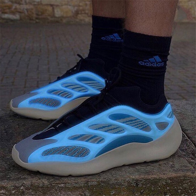 adidas阿迪达斯男女鞋yeezy椰子700v3异形夜光乳白色复古老爹鞋eg6860