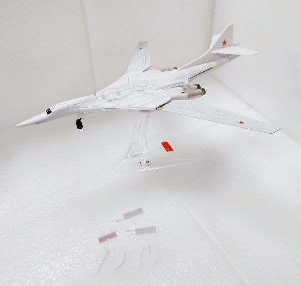 1:200俄罗斯图-160 tu-160白天鹅轰炸机军事飞机模型摆件玩具 俄国宝