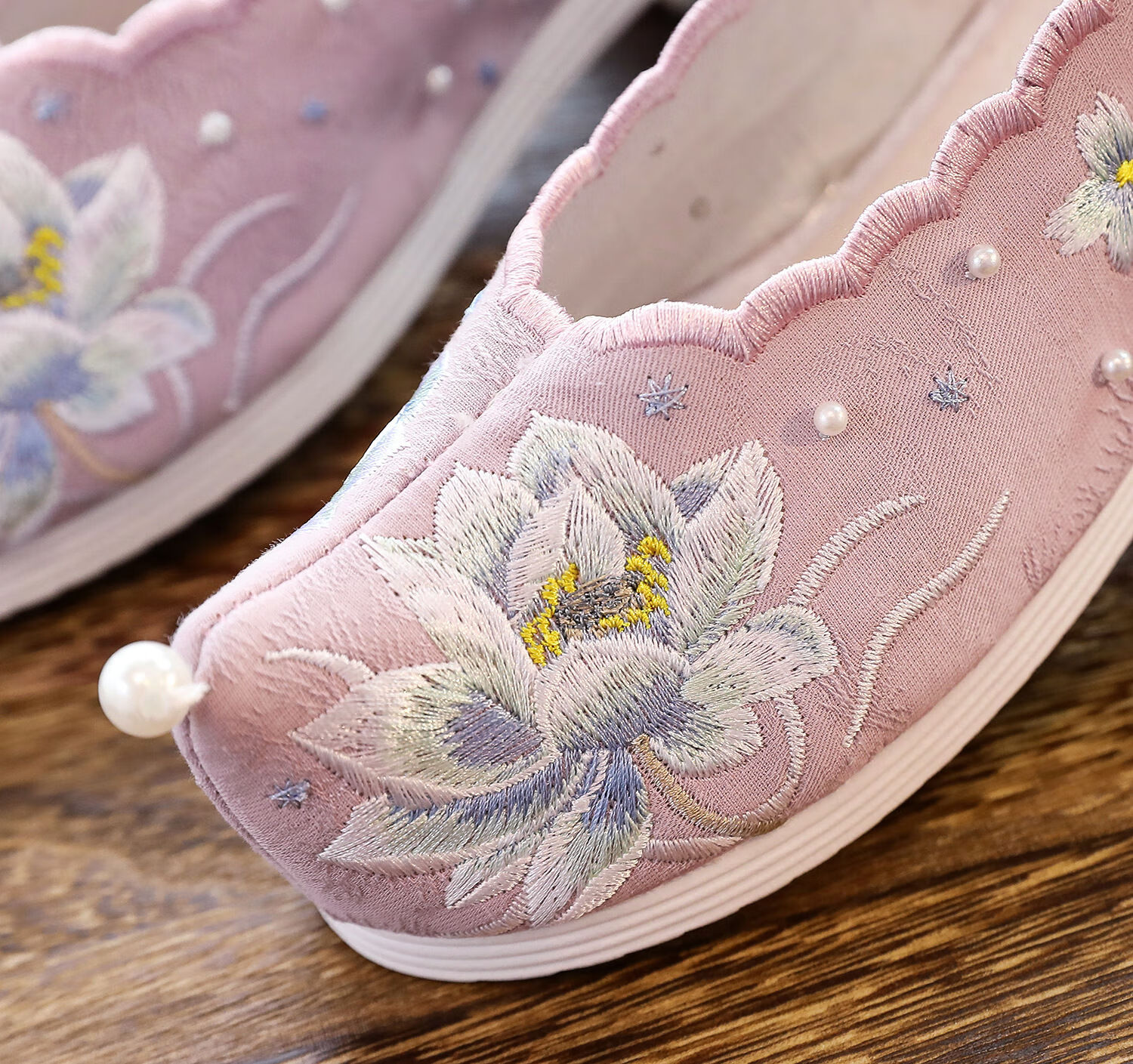 薇栾2020年新款汉服鞋子女古风鞋内增高荷花绣花布鞋加绒单鞋棉鞋少女