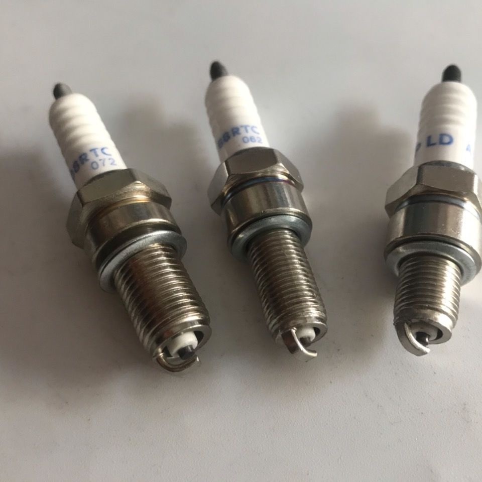 摩托车配件豪爵铃木钻豹锐爽hj125kk2en1252a2f摩托车火花塞正品